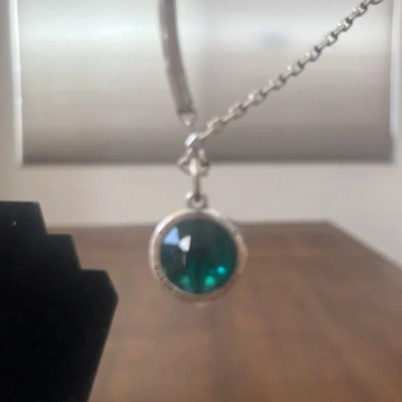 TRUE NORTH AMULET-BRIGHTON.HARD TO FIND. EMERALD GREEN. STAR POINTS TRUE NORTH. - Picture 3 of 6